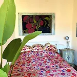 Lovely Cosy Art Flat