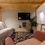Cosy Studio In Party District Ak20S