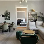 Orangehomes Panthera Luxury Apartment