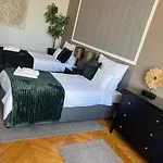 Orangehomes Panthera Luxury Apartment