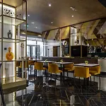 Emerald Luxury Downtown Apartment With Free Sauna & Gym