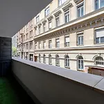 Leonardo Ground Apartment