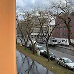 Fehérvári. Budai lakás, kiváló közlekedés, ingyenes parkolás!