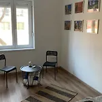 Fehérvári. Budai lakás, kiváló közlekedés, ingyenes parkolás!