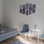 Világos, kellemes lakás, jó közlekedéssel