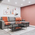 D84- Boutique Apartments, Best Location, by BQA