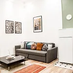 Stylish And Spacious ! Central Location Kazincy Netflix