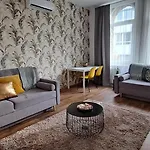 Pina Colada Apartment In The Party District