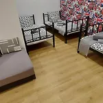 London Fog Apartment In The Party District