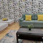 Studio 4 Apartment In The Party District