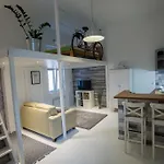 Vintage Near Boulevard With Ac After Renovation