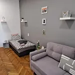 Sweet 16 Apartment In The Party District