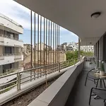 Leo Apartment