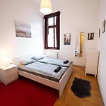 Cozy Central Apt With Garage At Gozsdu Passage