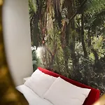 Lion\'S Den Deluxe Studio