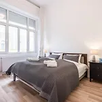 Delta Curve Apartment