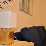 New Studio Apartment In Central Budapest - Free Parking