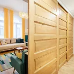 Live Star Apartment