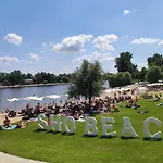 Riverside Apartment By The Danube