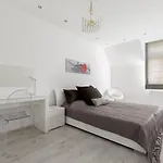 Budapest Central Square 2 Bedrooms Suite - Michaelides Voeroesmarty Square Residences