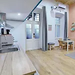 Lovely&Modern Downtown Apartment With Free Parking