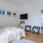 Gorgeous Flat Right Near The City Center