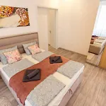 Karavan Corner Apartments