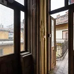 Live Star Apartment