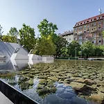 Live Star Apartment