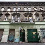 Live Star Apartment