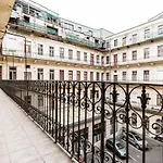 Castle Downtown Apartment