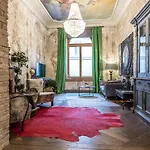 Castle Downtown Apartment