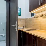 Modernized Condo At Kiraly 51