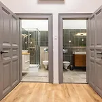 Deluxe Kazincy Apartment In The Heart Of Budapest