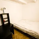 Center Apartment 5 Private Room For 19 People