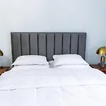Luxury Downtown 3 Bedroom Apartment By Synagoge With Beautiful View