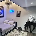 Bobo\'S Luxury Apartment
