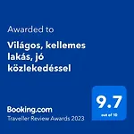 Világos, kellemes lakás, jó közlekedéssel