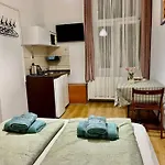 A13 Parliament Sunflower Cozy Apartment