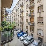 Lonyai Apartment