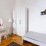 Deluxe Dream Home In The Center