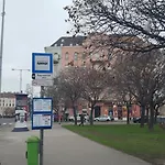 Cosy Apartment, Good Location, Cheap Parking In 50M