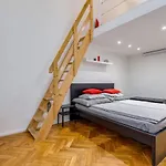 Little Cola Apartment In Dohany Street With Ac