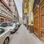 Little Cola Apartment In Dohany Street With Ac