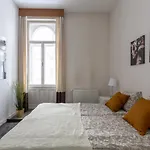 Vintage Downtown Home By Izabell