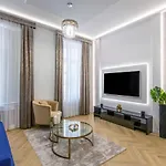 Luxurious Bajcsy Residence Next To The Basilica