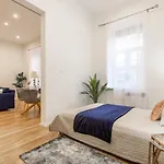 Stylish Luxury Apartment By Anna