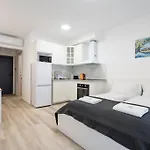 Oaks Studio With Balcony