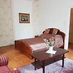 Retro Rooms