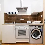 1 Bedroom Flat In Nyar Str., Central